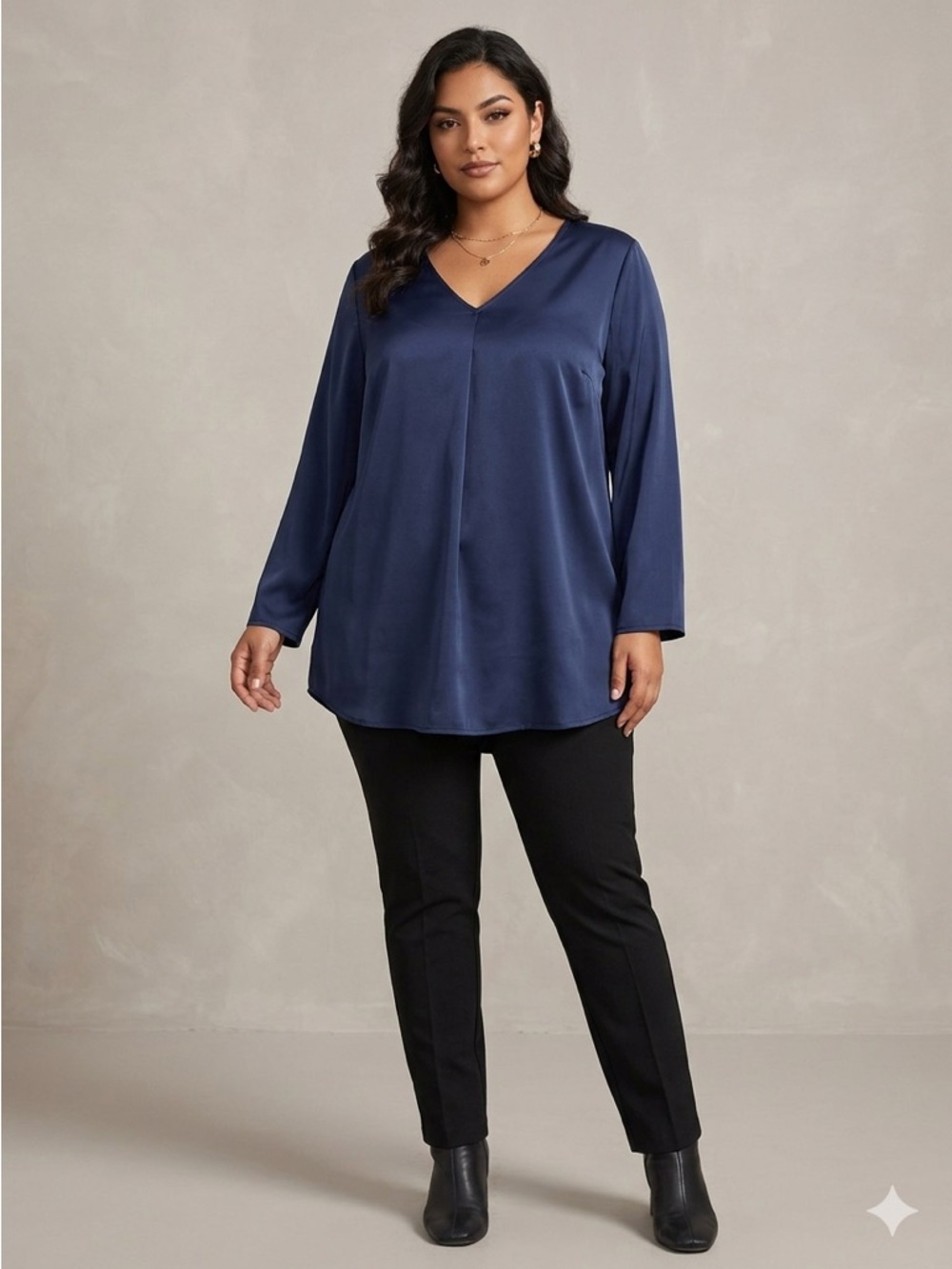 V-Neck Long Sleeve Tunic Top in Navy